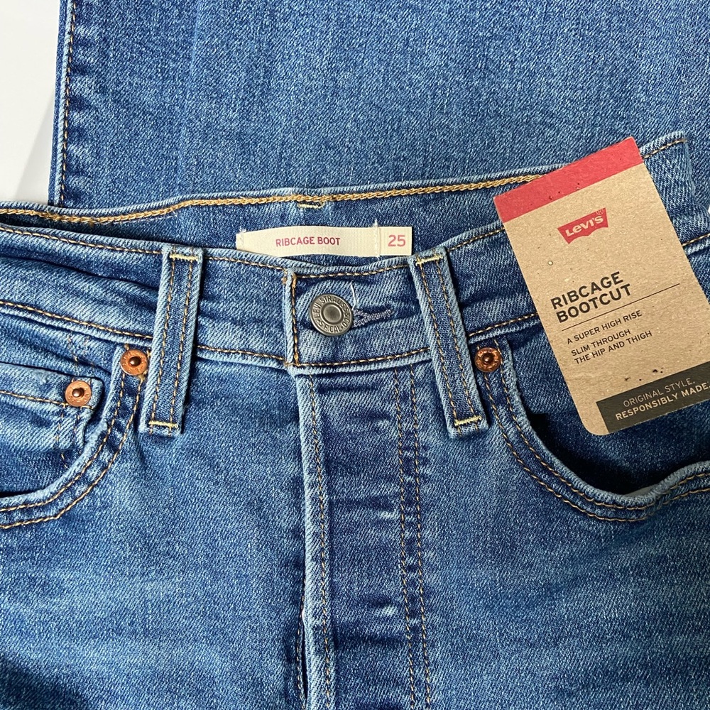 Levis Ribcage Bootcut Jeans Size 25 NWT